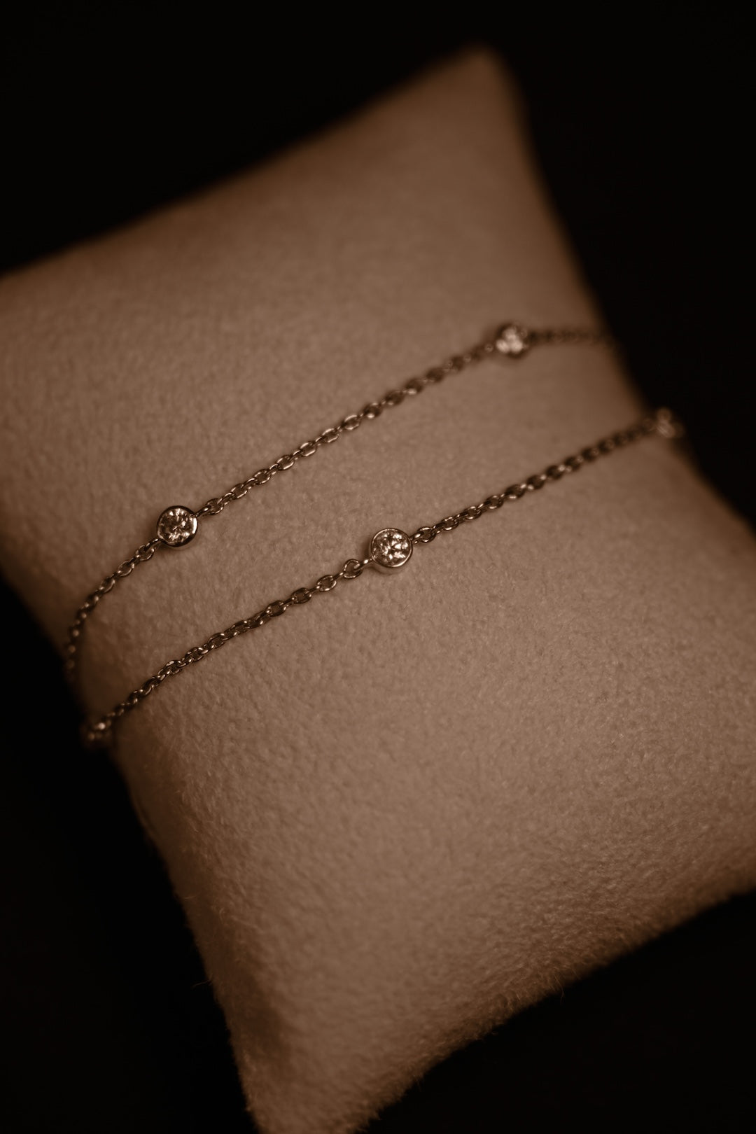 Uma Legorreta Pépite Single Necklace
Platinum and Diamonds, editorial